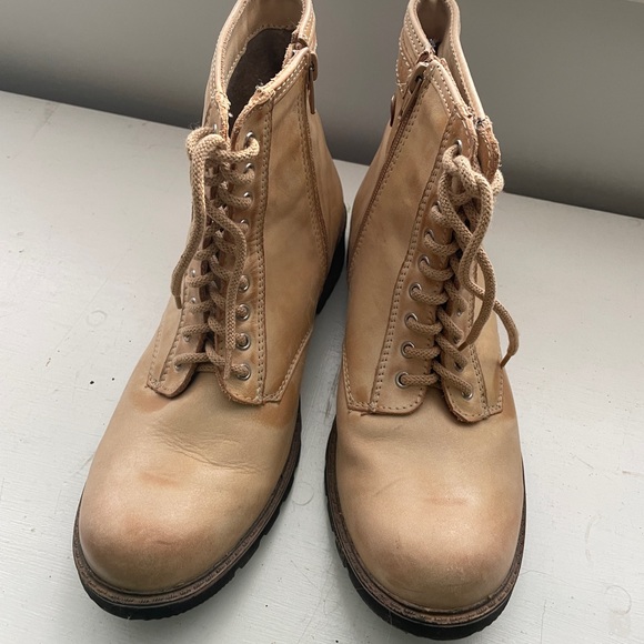 Size 40 Tan lace up boots with side zipper - Picture 2 of 7